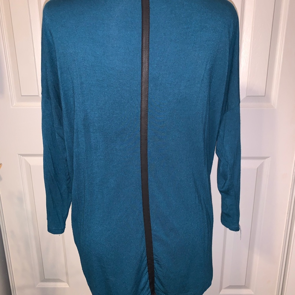 Blue top - Picture 2 of 2